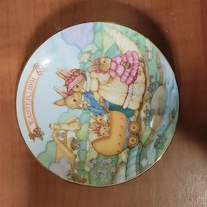 1991 Avon Easter Plate "Springtime Stroll"